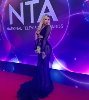 Chloe Burrows Instagram - The funnest night at the NTA’s with @pixibeauty 💖 

Styled by @violettafanciesyou assisted by @em.youn 
Hair by @hadleyyatessalon 
Make up by @selinabassi 
Best glam team evaaaaaaa 💅

@laraheems_jewellery for the jewelz 
@belisshofficial bag
@giuseppezanotti shoes 
@theattico dress

❤️