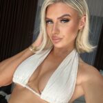 Chloe Burrows Instagram - HAPPY NEW YEAR!!! I’m gunna go dance the night away LOVE YOU XXXX Bali, Indonesia