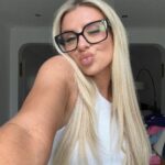 Chloe Burrows Instagram – GUESSSS WHO IS FEELIN THEMSELVES TODAY!! 👋👋👋 Make-up
