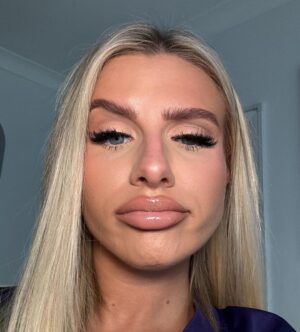 Chloe Burrows Instagram - GUESSSS WHO IS FEELIN THEMSELVES TODAY!! 👋👋👋