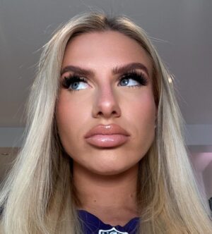 Chloe Burrows Instagram - GUESSSS WHO IS FEELIN THEMSELVES TODAY!! 👋👋👋
