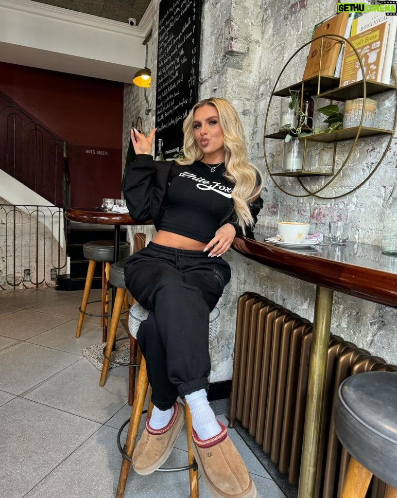 Chloe Burrows Instagram - Me 🤝 @whitefoxboutique tracksuits!!! Also use my code for discount - CHLOEB Don’t say I don’t treat you xxxxx Luv from me x ad London, United Kingdom