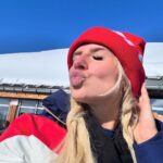 Chloe Burrows Instagram - Day oneeee done!! My whole body hurts I’ve cancelled our lesson this morning hahahahaaha Also ski tan in full effect with my burnt nose :) Val Thorens