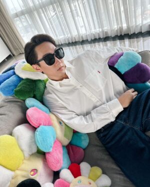 Chonlathorn Kongyingyong﻿ Instagram - Keep an eye on me🕶

@Rayban
#Rayban 
#LNY2024