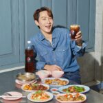 Chonlathorn Kongyingyong﻿ Instagram – PEPSI มิตรชวนกิน🥢🍚

ร้านโปรด ร้านประจํา ที่อยากแนะนําให้ชาวเป๊ปซี่กินคือร้าน ข้าวต้มบวร ร้านดังเก่าแก่อายุกว่า 70 ปี เป็นร้านที่ตั้งแต่สมัยเด็กคุณพ่อมักพามากินบ่อยๆ ด้วยหน้าร้านที่มีอาหารวางเรียงกันอยู่มากมาย ให้เราสามารถเลือกได้ตั้งแต่ทางเข้าจนถึงโต๊ะก็ยังสามารถสั่งเพิ่มเติมได้อีก แถมรสชาติอาหารก็เข้มข้น ทุกเมนู ไม่ว่าจะเป็น ใบปอผัดแห้งที่ผัดออกมาได้ไม่ขมสามารถกินใบปอได้หมดทั้งจาน หมูสับนึ่งไข่เค็มชิ้นใหญ่กำลังดี หรืออาหารอื่นๆอีกมากมายที่สามารถกินกับข้าวต้มร้อนๆ ถือว่าเป็นมื้อที่ดีที่สุดอีกหนึ้งมื้อ 

แคมเปญเป๊ปซี่มิตรชวนกิน เป็นแคมเปญที่เป๊ปซี่ชวนเราและเพื่อนๆ ในวงการ 50 คน มาแนะนํา 50 ร้านโปรดในดวงใจ ให้ชาวแก๊งเป๊ปซี่ได้ตามไปอร่อยกัน ผ่านมิตรชวนกิน Guidebook และ เว็บไซต์กันได้เลย
#เป๊ปซี่มิตรชวนกิน #มื้อไหนก็อร่อยถ้ามีเป๊ปซี่ #PepsiMitrchuankin