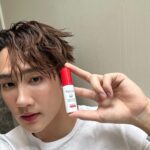 Chonlathorn Kongyingyong﻿ Instagram - ที่สุดของแบรนด์ลดรอยสิว ! ออกสินค้าใหม่ เซรั่มฟื้นฟูผิว Puricas Dark Spot & Acne Scar Brightening Booster Serum 🇫🇷 ทางแบรนด์ส่งมาให้ทดลองใช้ รู้สึกได้เลยว่าจุดด่างดำและรอยสิวจางลง ผิวอิ่มฟูขึ้น ยกให้เป็นเคล็ดลับดูแลผิวแบบ Daily Routine ชิ้นใหม่ของผมเลยครับ #Puricas #PuricasMagicSerum