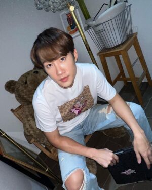 Chonlathorn Kongyingyong﻿ Instagram - Hey Alex🦕

@Coach #CoachNY #CoachXAlexFace