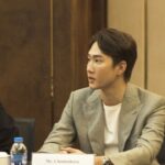 Chonlathorn Kongyingyong﻿ Instagram - มีโอกาสได้ไปบุกถึงโรงงานผลิต Vinfast รถ EV สัญชาติเวียดนามที่มียอดจำหน่ายสูงสุดในประเทศเวียดนาม เป็นครั้งแรกที่ได้บุกไปถึงไลน์การผลิตตั้งแต่เริ่มจนจบ ถือว่าเป็นประสบการณ์ที่ไม่สามารถเห็นได้ง่ายๆ มีโอกาสได้ลองตั้งแต่ VF 9 Suv ตัวท็อปของบริษัท จนถึงตัว VF 5 ที่จะนำเข้ามาจำหน่ายในประเทศไทยในปีนี้ ใครที่สนใจรอ Vinfast เปิดตัวได้เลย😍 #AsiaEliteTour #BoundlessTogether #VinFast #8wonder #Maroon5 #WakeUpFestival #RingADing #PhuQuoc #VinPearl #VinWonders #ILovePhuQuoc #VinfastThailand