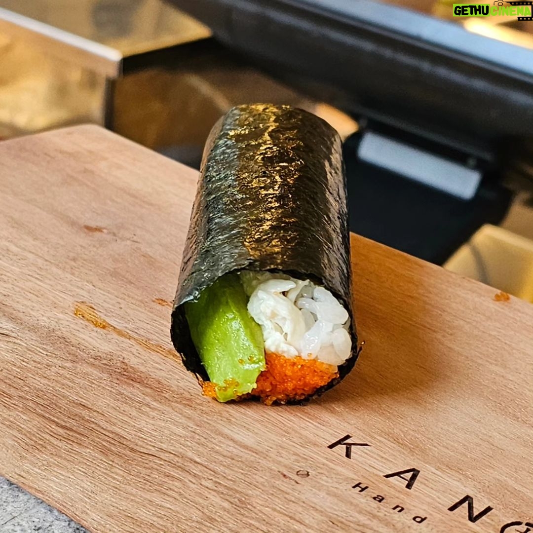 Chonlathorn Kongyingyong Instagram - Kanori Hand Roll🍙 • นี่เป็นร้านที่ทำให้เรารู้สึกสบายใจเหมือนได้กิน comfort food กับรสชาติที่เราไม่ได้กินมานาน รสชาติของข้าวดีมากๆไม่ทำให้วัตถุดิบอื่นโดนกลบรสชาติ ซอสต่างๆในแต่ละชิ้นถูกคิดมาอย่างดี และที่ชอบมากๆและเป็นตัวชูโรงของร้านเลยคือ สาหร่าย นี่คือสาหร่ายที่บาง กรอบ และไม่ติดอยู่ในปาก น่าจะเป็นสาหร่ายที่ดีที่สุดตั้งแต่เคยกินมา คือรู้ได้เลยว่านี่ไม่ใช่สาหร่ายธรรมดาแน่นอน สั่งเป็นเซ็ต 7 ชิ้น หยุดกินไม่ได้สั่งเพิ่มไปอีก 4 ชิ้น ส่วนของหวาน matcha ice cream ท็อปด้วย salted caramel กินไปสองถ้วยไม่แบ่งใครนี่คือสิ่งที่ไม่ได้เกิดขึ้นกับผมมานานแล้วเพราะงั้นไม่น่าต้องบรรยาย🫠 #capcravin
