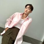 Chonlathorn Kongyingyong﻿ Instagram - แกล้งๆเดินลงบันได🛝