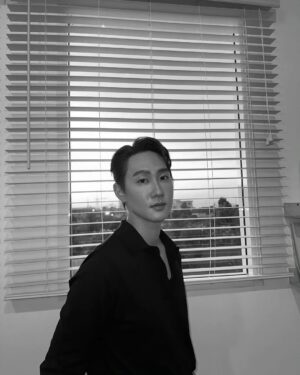 Chonlathorn Kongyingyong﻿ Instagram - พระอาทิตย์ตกซะหน่อย🖤