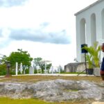 Chris Tucker Instagram - Doing my magic tricks on the golf course in the Bahamas … Can you tell me where the ball went?