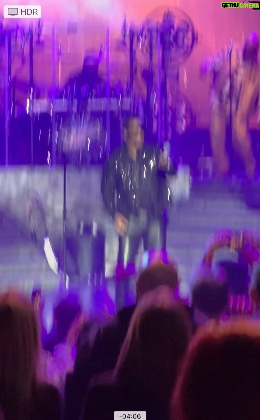 Chris Tucker Instagram - Jammin’ on stage last night, in Veeeeeegas!, with @koolandthegang. Vote for them to be inducted into the Rock & Roll Hall of Fame!