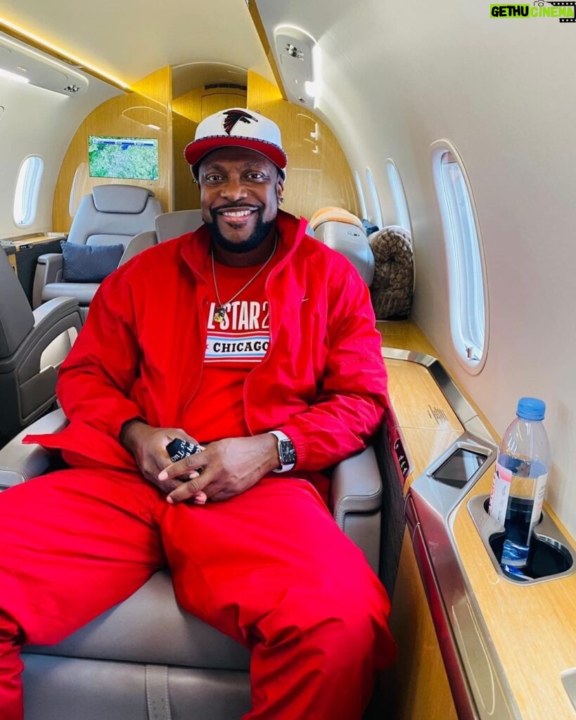 Chris Tucker Instagram - Houston, I’M ON MY WAY!!! Saturday night - SOLD OUT! Tickets still on sale for Sunday nights’ show at 7pm, at the ‘BAYOU MUSIC CENTER.’
