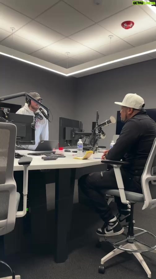Chris Tucker Instagram - Visiting 105.9 the X in Pittsburgh, … my show is tonight at the Benedum Centre.
