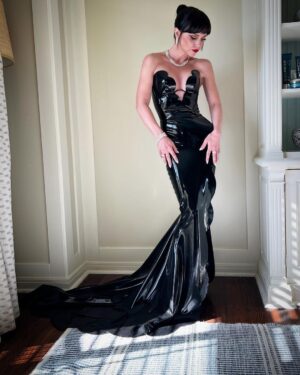 Christina Ricci Instagram - In custom @atsukokudolatex and @bucherer @buchererfinejewellery for the critics choice awards yesterday 🖤🖤🖤

@markhamptonhair 
@allanface 
@juliavonboehm 
@jvbcom 
@kassidytaylorxx 
@nailsbyzola 
@rubyvo_