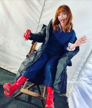 Christina Ricci Instagram - How excited I was to hear the good news about @wednesdaynetflix success! #marilynthornhill thanks you all for watching!! ❤️‍🔥