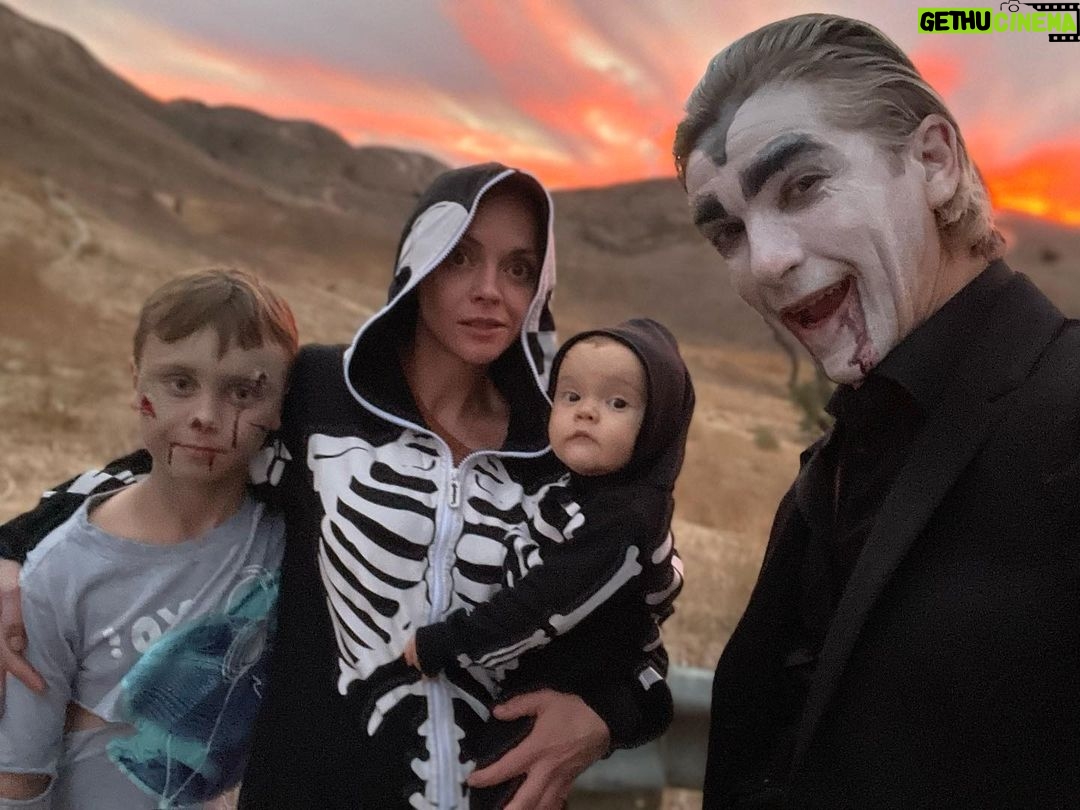 Christina Ricci - 82.9K Likes - Happy Halloween to all who celebrate 🧟♀️💀👻🎃
@markhamptonhair