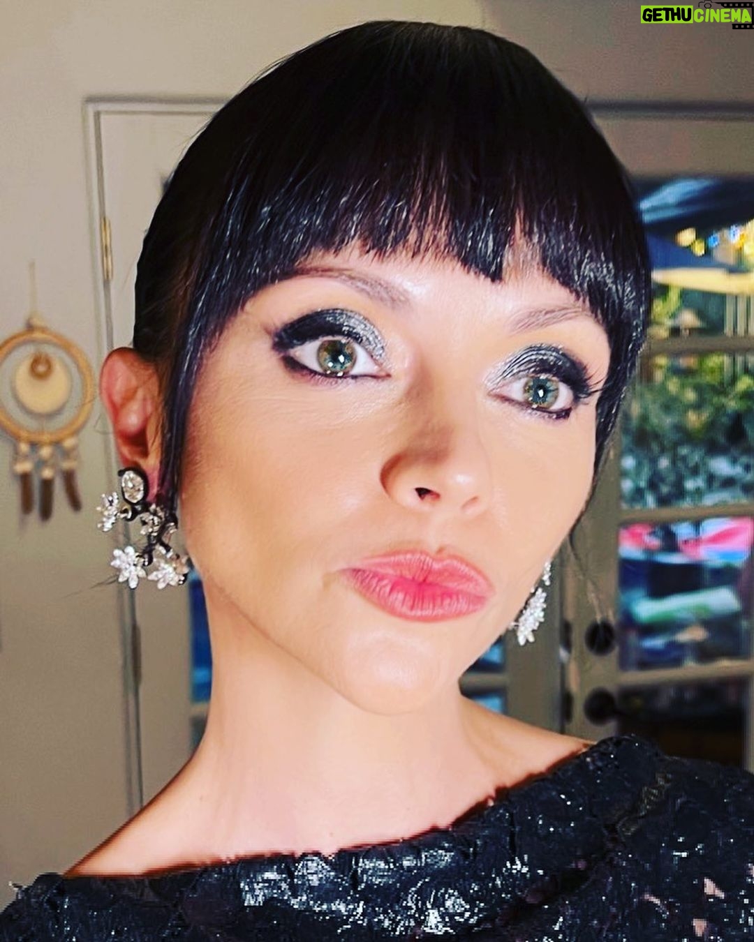 Christina Ricci Instagram - Tonight for @showtime x @paramountplus and @hollywoodreporter Emmys party !!! @marcjacobs ❤️🔥❤️🔥❤️🔥❤️🔥@themarcjacobs @worldofreza @pasqualebruni @mandelkorn @markhamptonhair @allanface @rubyvo_ @nailsbyzola