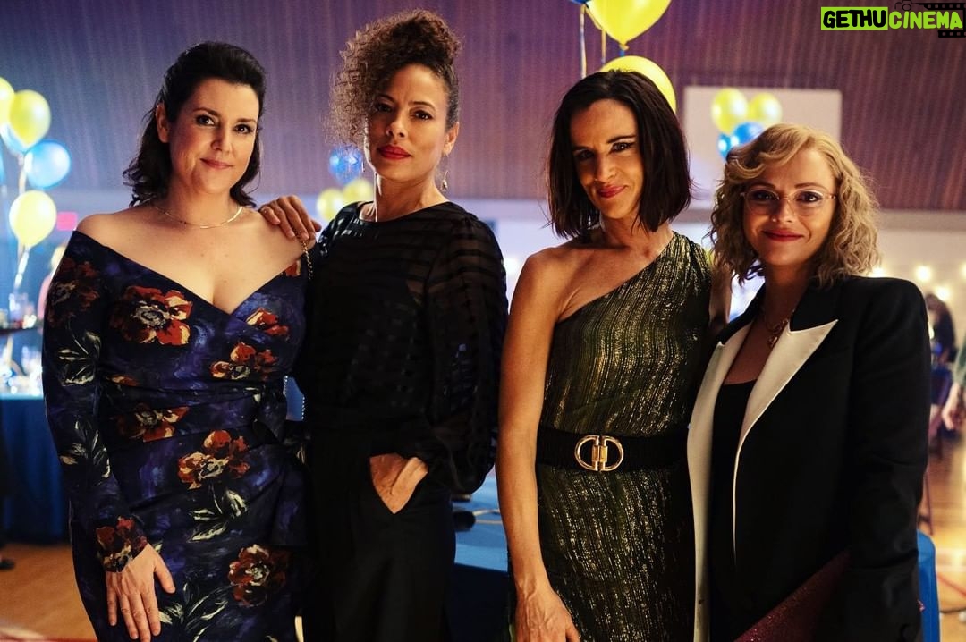 Christina Ricci Instagram - Yellowjackets season finale tonight on @showtime 🐝🐝🐝