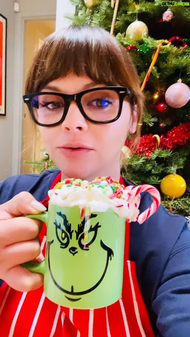 Christina Ricci Instagram - Christmas movies are my passion! π
π
π
Cannot wait to watch the Grinch tonight on @freeform during @25Days of Christmas!! πππItβs on at 9:20pst/ 8:20c fyi! ππππ In celebration and anticipation we made these adorable Grinchy mugs with green hot cocoa from a fun DIY kit #freeform sent over! Don't forget to watch all #25daysofchristmas !! #ad
