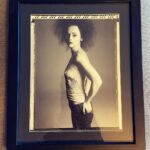 Christina Ricci Instagram - Raffling off this framed (signed by me on the back) Max Vadukal print from 2004 taken for New York Times Magazine in order to raise money for incredible organization @istandwithmypack 🐾♥️ $10 donation equals 1 entry! Please donate to: Venmo: @istandwithmypack PayPal: info@iswmp.org Zelle: info@iswmp.org Put ‘CR’ in the memo and the winner will be announced 12/23/21 #givingtuesday