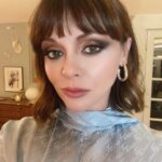 Christina Ricci Instagram - Full look for Yellowjackets premiere tonight! 🐝❤️‍🔥🐝❤️‍🔥 @Fendi @mrkimjones ♥️♥️ @jenniferfisherjewelry HMU @lotstar @markhamptonhair ♥️ @nailsbyzola