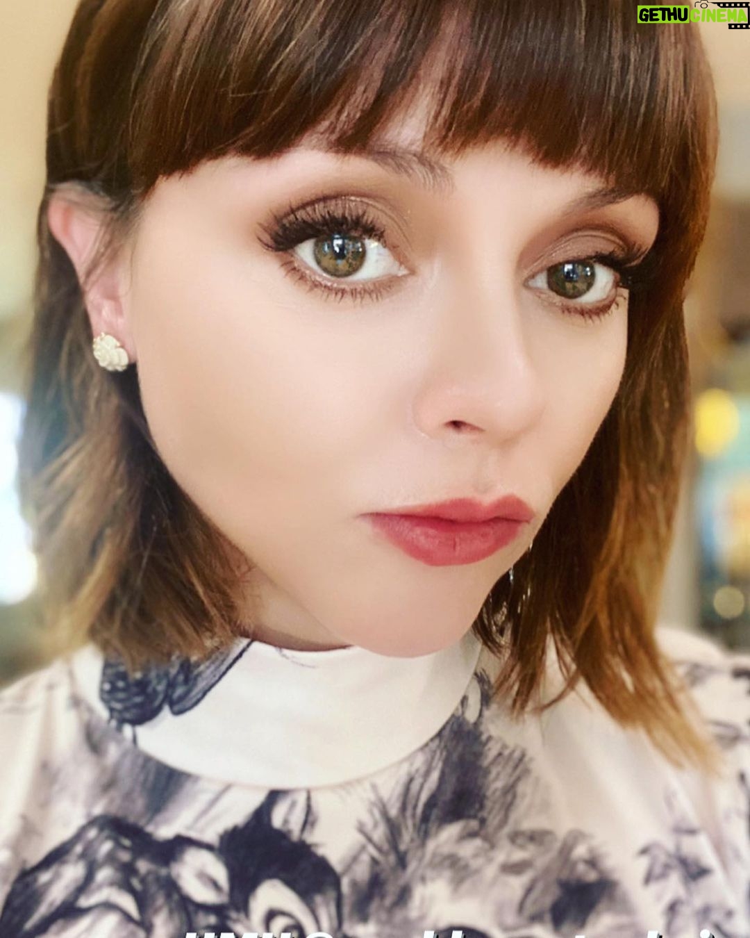 Christina Ricci Instagram - Glam for @whitneycummings #goodforyoupodcast for Yellowjackets ๐๐๐ premiering Nov 14th ๐ช Dress archival @Zara x @Disney ๐๐ฆ๐ฌ Earrings @chanel Shoes @thisisaeyde HMU @markhamptonhair @shoyellowjackets @showtime