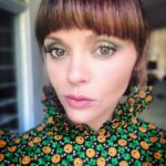 Christina Ricci Instagram - TCA face 🐝🐝🐝 #yellowjackets @showtime HMU @markhamptonhair 📸 @markhamptonhair