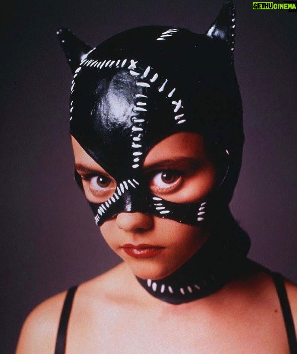 Christina Ricci - 96.6K Likes - Hello Thursday.
#feralcat
📸 @peggysirota