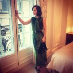 Christina Ricci Instagram - On my way to 🖤@gherardofelloni 🖤for @rogervivier Sensorama ❤️ presentation 💕💕 #cheeseyposesaremything tap for credits