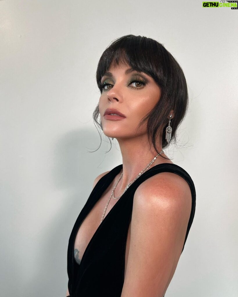 Christina Ricci Instagram - In @ysl by @anthonyvaccarello 🖤 and @martinkatzjewels for the Emmy Awards @televisionacad last night @juliavonboehm @jvbcom @allanface @markhamptonhair @nailsbyzola @rubyvo_ @absolute4ngel