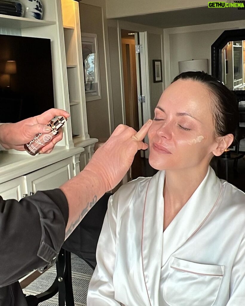 Christina Ricci Instagram - great makeup starts with great skin prep! @allanface shows us how he prepped @riccigrams skin before glam to get that red carpet glow for the Critics Choice Awards 2024. step 1: The Method Nourish for a hydrated base 💧 step 2: Dani Glowing Skin Perfector for a natural luminous glow ✨