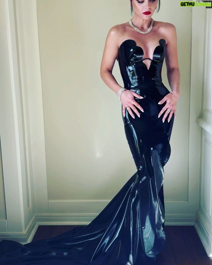 Christina Ricci - 214.4K Likes - In custom @atsukokudolatex and @bucherer @buchererfinejewellery for the critics choice awards yesterday 🖤🖤🖤
@markhamptonhair
@allanface
@juliavonboehm
@jvbcom
@kassidytaylorxx
@nailsbyzola
@rubyvo_