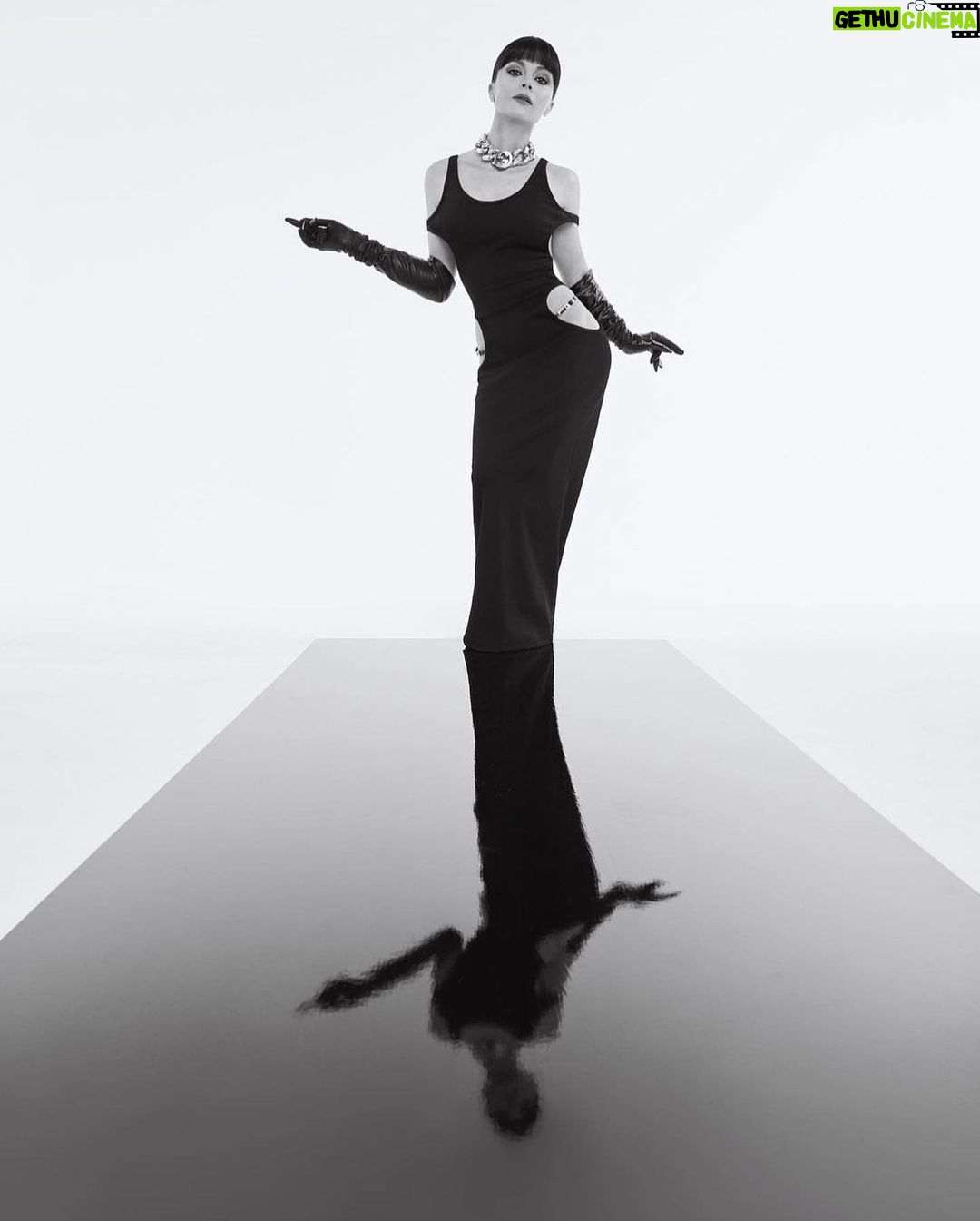 Christina Ricci - 85.9K Likes - More from @harpersbazaar_tw
@ninomunoz ♥️
@sarahgorereeves
@allanface
@rubyvo_
@stephenbeaver81