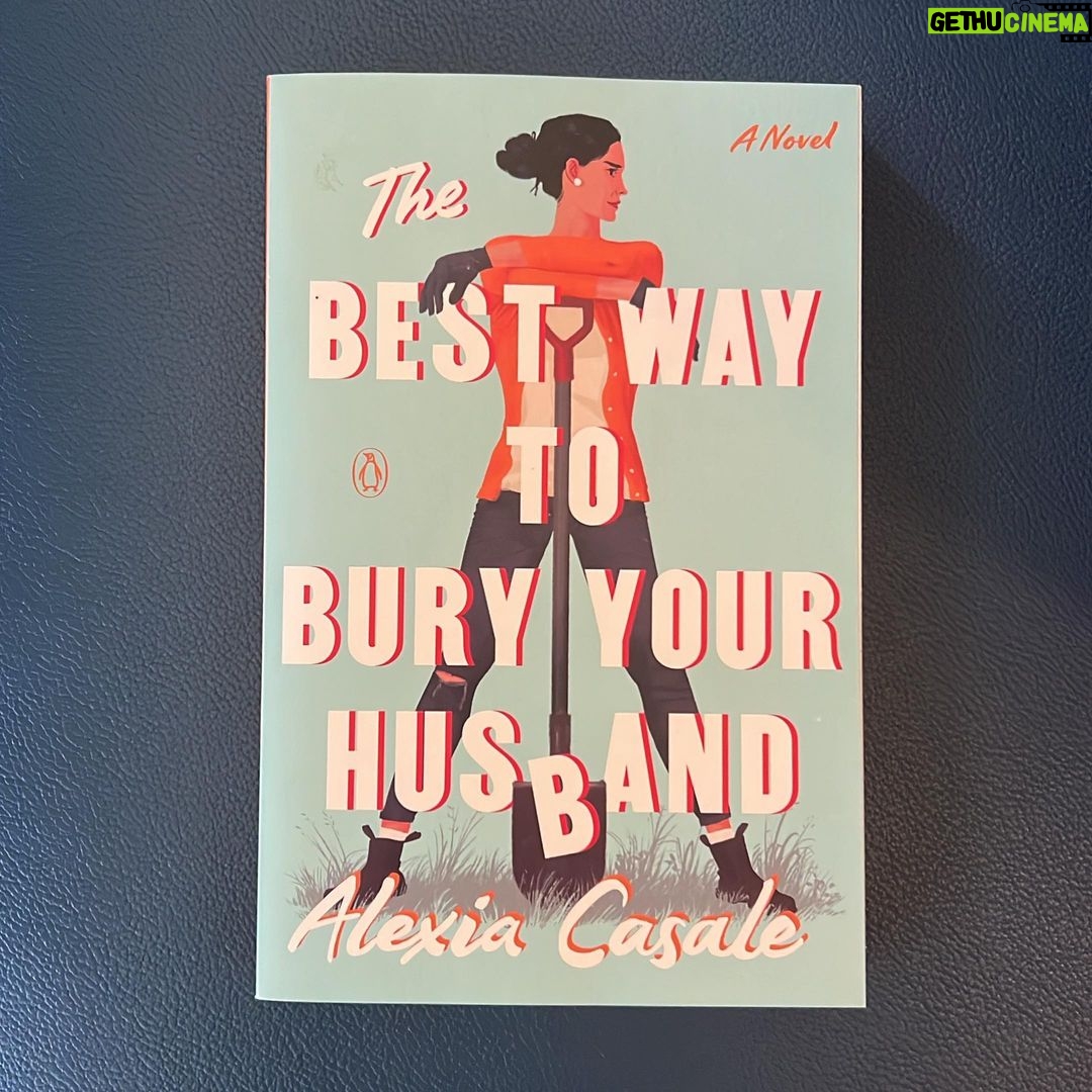 Christina Ricci Instagram - I loved loved loved this book! It’s out today! #thebestwaytoburyyourhusband written by @alexia.casale