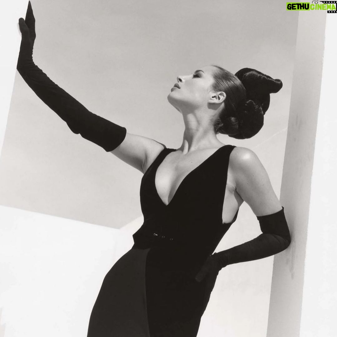 Christy Turlington Instagram - Happy Birthday to the beloved and very missed @herbritts Here’s one of my favorite outtakes from a @maisonvalentino campaign we shot together in the mid 90’s in Miami with @ozwolf @francescatolot and @serenaradaelli ❤️❤️❤️