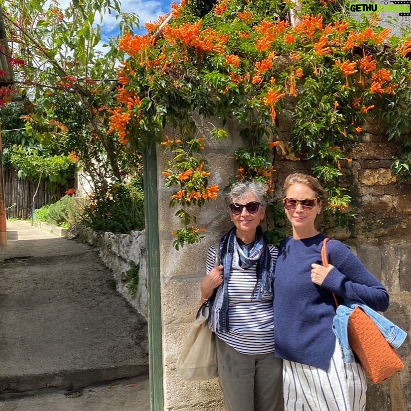 Christy Turlington Instagram - Happy Mother's Day to my very own Mama, who loves to share her stories, travels and current events with you, whether you are in the mood or not! Pictured together in San Juan La Laguna, Guatemala with @everymomcounts in 2019. βa la Luna y de regreso!β π§‘π§‘π§‘