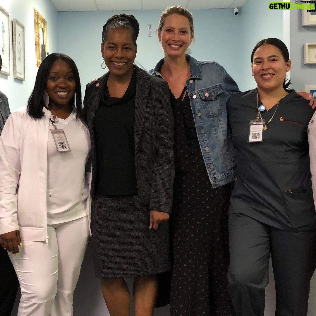 Christy Turlington Instagram - I am so excited to share that my good friend and @everymomcounts partner, @iamjenniejoseph, has accomplished something seriously historic. Until recently, there was not a single accredited midwifery training program in the United States of America that was founded and led by a Black woman. Jennie has changed that. Her school, Commonsense Childbirth School of Midwifery, is now the FIRST and ONLY accredited midwifery school of its kind. Here’s why that matters. Research shows that when women are cared for by midwives, they have excellent health outcomes AND they have more respectful, positive and satisfying experiences. When Black babies are cared for by Black healthcare providers, the rate of infant mortality is cut in half. Yet Black midwives make up only SIX percent of all midwives in the United States. This is a critical point for the maternal health crisis in the U.S. I want to congratulate Jennie’s achievement and also uplift her vital Commonsense Childbirth School of Midwifery. In honor of this huge achievement, all donations you make to @everymomcounts today will support Jennie’s school. Please follow the link in my bio, or swipe up in my story, to support. And, join me in saying in the comments below: “Congratulations, Jennie!”
