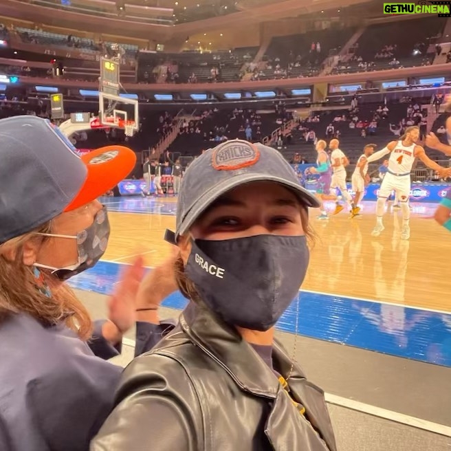 Christy Turlington Instagram - Highlights from date night with my girl ๐งก๐๐งก๐ #newyorkornowhere #newyorkknicks