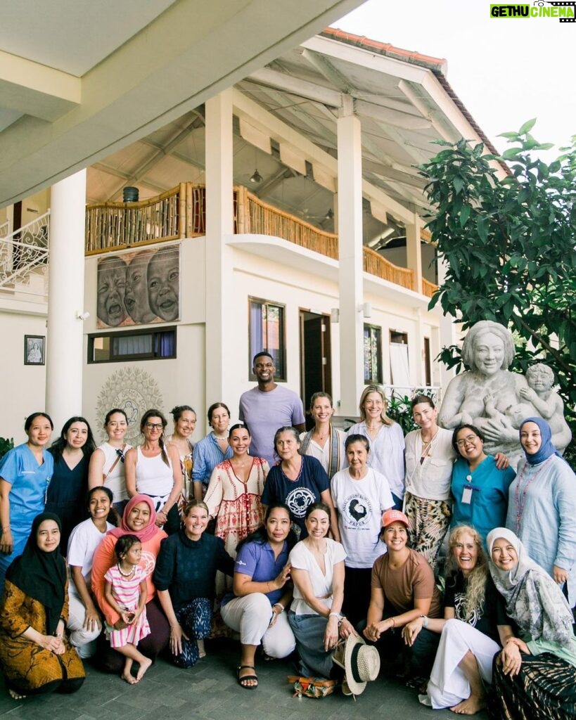Christy Turlington Instagram - Sharing some highlights from a very special @everymomcounts Learning Tour in Indonesia. It was an honor to moderate a panel at ICM’s 33rd Triennial Congress with @iburobin @nikiagrayson_midwife, @nehamanks. Three Badass Midwives who lead with love and purpose and are providing consistent, compassionate, human-centered, life-saving reproductive healthcare in their respective countries. We met up with our group of EMC supporters when they arrived in Bali and were hosted by Ibu Robin at @bumisehat where we saw this approach in practice throughout the clinic and across the entire staff. The following day, we all gathered in a circle to share our stories and journeys that led us here guided by @debrapascalibonaro at Robin’s Peace Kitchen. We also visited some incredible sites along the way, reconnected with old friends and made new ones before sealing our time together in Lombok where we received the warmest welcome by the staff at @bumisehatlombok. I’m leaving this trip with so many beautiful memories and experience filled with life lessons about relationships and trust that need some time to absorb. For now, I will simply say thank you to the beautiful, gracious people of Indonesia for providing these opportunities to learn and grow. 🙏