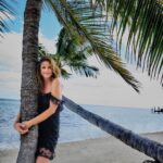 Cindy Crawford Instagram - 🌴 💚 @remixmagazine Photography: @montezinos_photography⁠ Styling: @kristeningersoll⁠ Interview: @amberrebecca⁠ Hair: @markwilliamson45⁠ Makeup: @taryllatkins⁠ Nails: Donna D⁠ Production: @stevenfernandez @timphin @amberrebecca⁠ Digital tech: @steveboxallphotography⁠ Photo assistants: @daviddominickphotography @francisco_c & David Frisk⁠ With special thanks to @mooringsvillage