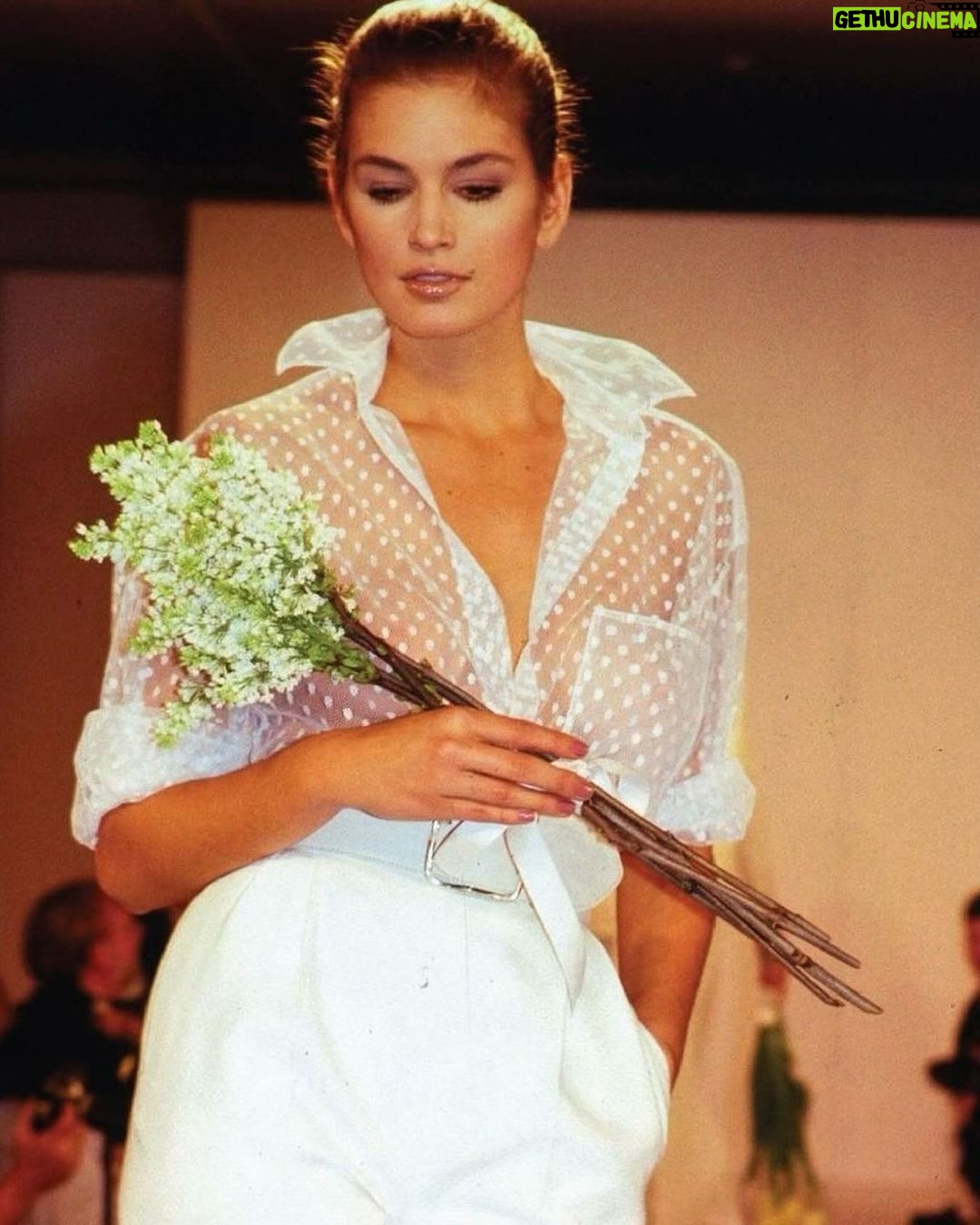 Cindy Crawford Instagram - Florals for spring? Groundbreaking.