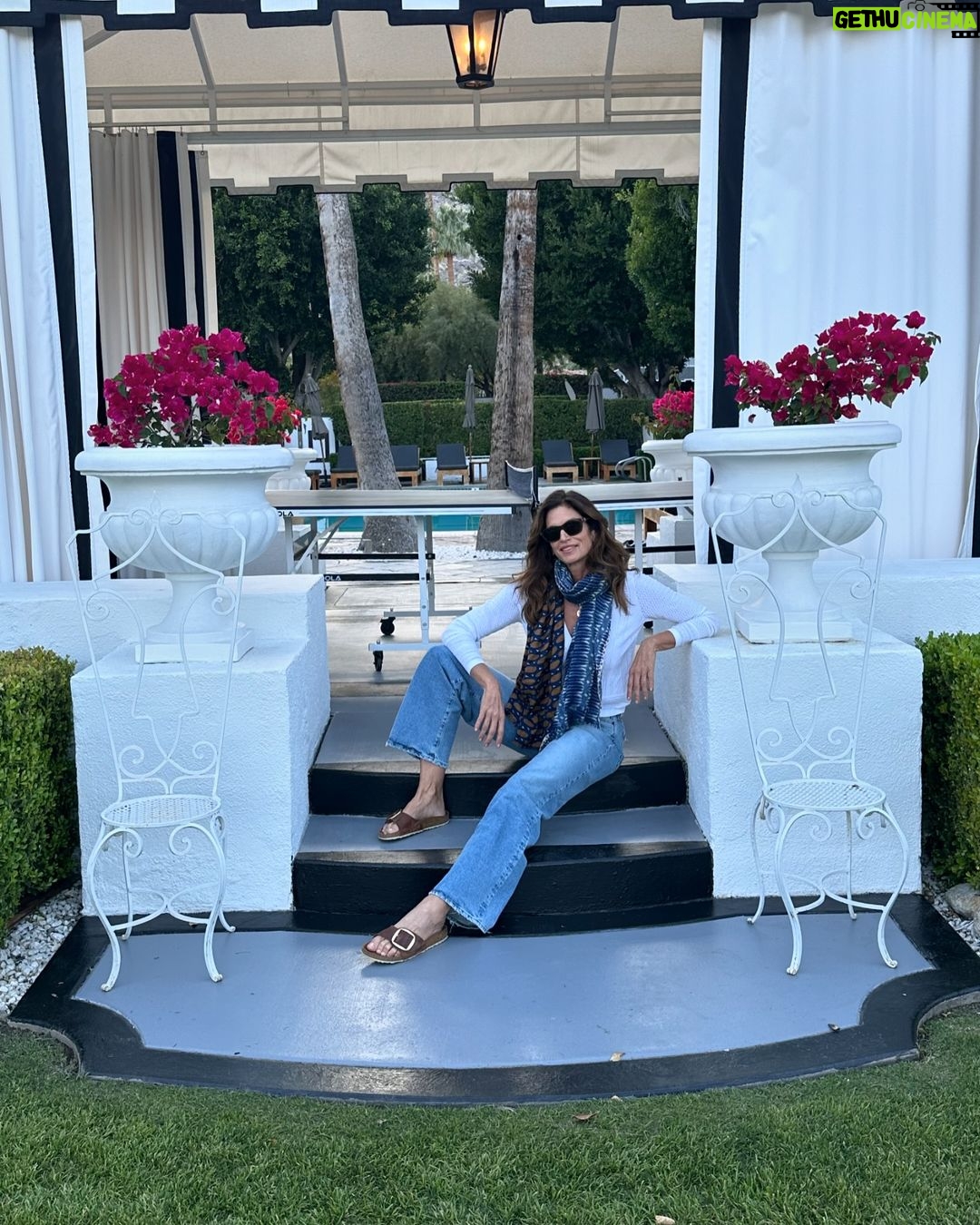 Cindy Crawford Instagram - On location in Palm Springs 🌺