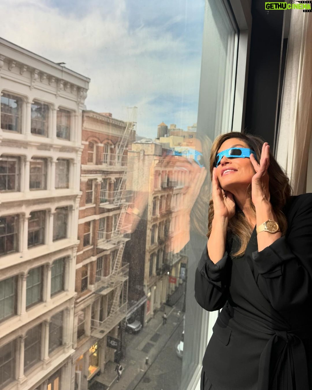 Cindy Crawford Instagram - Time for the eclipse 😎
