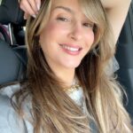 Claudia Leitte Instagram - Deus, #Intemporal, o show- acústico, intimista, romântico, gostoso e lindo, que vai rolar no dia 09/04, no Vibra, São Paulo- pode vir, que Tua Filha tá pronta! Oh, Glória! Ps. Tô bonita aí, mas, tu não sabe o quanto que eu tô cheirosa! 🌷