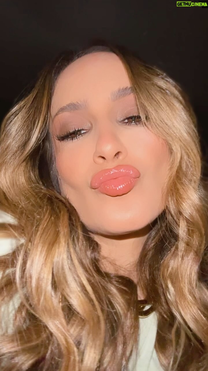 Claudia Leitte Instagram - Olha como ela tรก linda aqui!!!!!! ๐๐๐๐๐