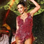 Claudia Leitte Instagram - Pra sentir o que rola no show da gente, tem ligar o modo #RealVerso, mas, quando a fotógrafa tá em casa- Nara é Cearense- a parada chega mais perto, né? Volto mais tarde com registros do show da gente em Horizonte, estado do Ceará! Coisa mais linda! Ps. Correndo agora pra postar mais nos stories ;)