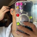Claudia Leitte Instagram – Elas
Terapia
Mais terapia
Capa de celular decorada pela filha
Alegria
Lugar no mundo 
Cansaço 
Decoração Online 
Luz bonita pra mostrar cabelo bonito 
Ps. Tô ensaiando pra gravação de #Intemporal, no VIBRA, em Sampa, na Terça! 🩷
