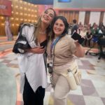 Claudia Leitte Instagram – Deixei o hotel por volta de 7h da manhã, minha produtora disse: “faça uma pose pq a luz tá boa!” Ah! Pessoal, vamos combinar que PIOR QUE MÁ VONTADE, É VONTADE NENHUMA! 🤣 Mas, quando cheguei no pgm, o jogo virou! “A vida é a arte do encontro…”, né? É tudo sobre GENTE! Sobre ser gente e ter gente! Valeu, Paty e time ENCONTRO!
